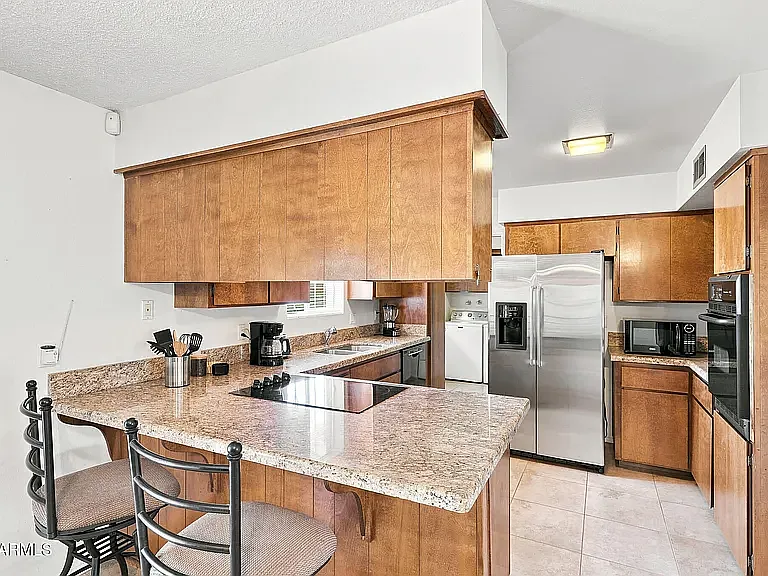 3 bed, 1759 sqft, $2,100 — Photo 3