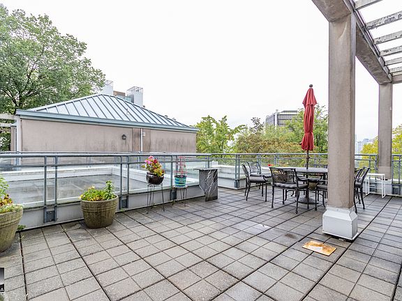 4th image of 2628 Ash St #402