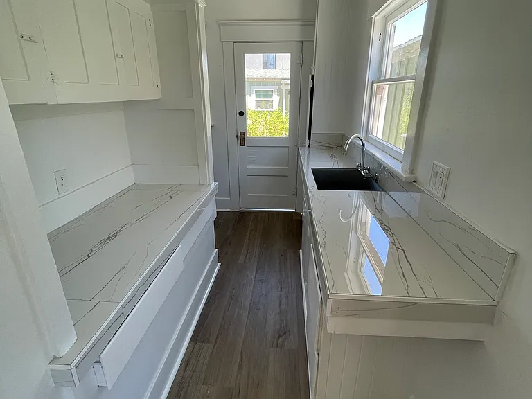 1066 Robinson Ave #1 — Photo 34
