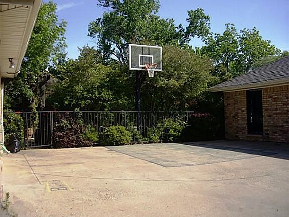 3rd image of 1702 Little Creek Dr
