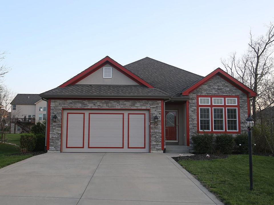 2-car garage with large driveway