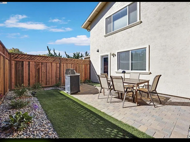 886 Laguna St — Photo 10