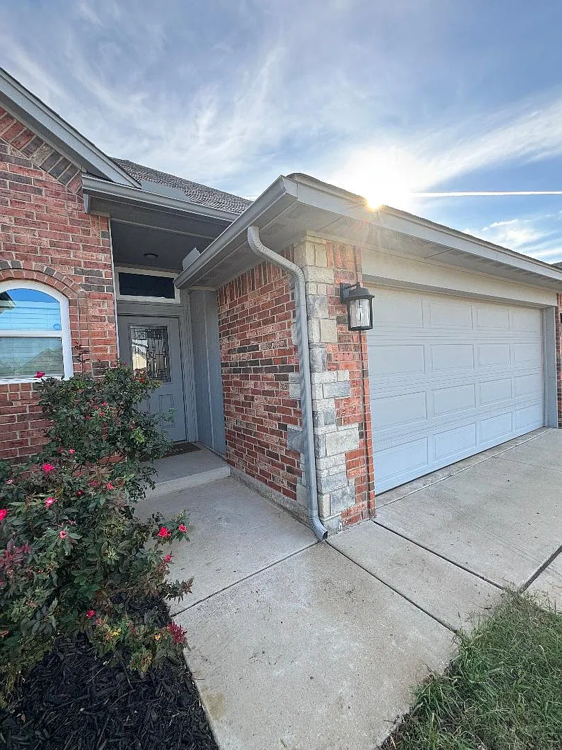 3 bed, 1549 sqft, $1,850 — Photo 1