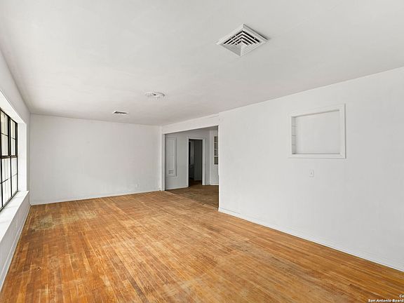 4th image of 567 AVENUE A