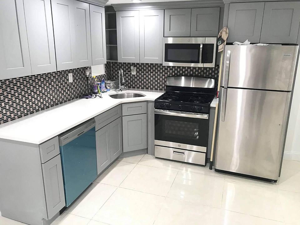 1st image of 428 Bedford Ave #2NDFLOOR