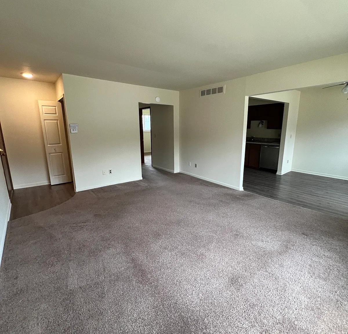 1 bed, 760 sqft, $1,020 — Photo 2