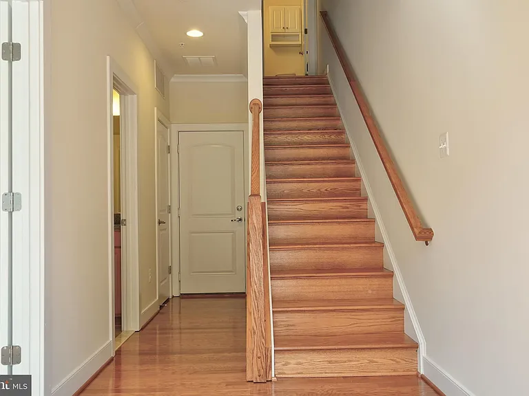 219 Baldwin St — Photo 9