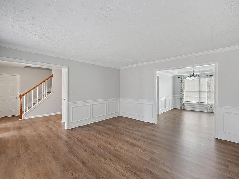 10945 Symington Cir — Photo 5
