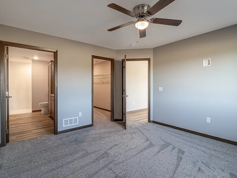 649 Luiken St — Photo 11