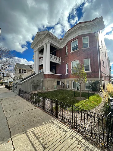 215 E 18th St #6 Photo 1