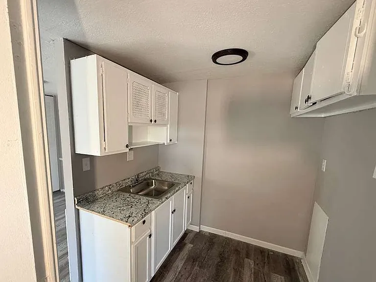 13420 Euclid Ave — Photo 22
