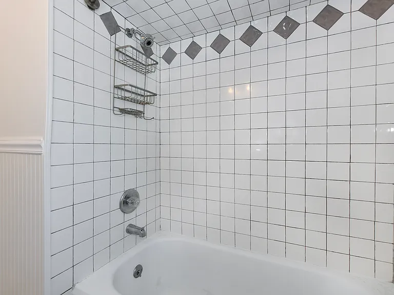 619 Seymour St — Photo 24