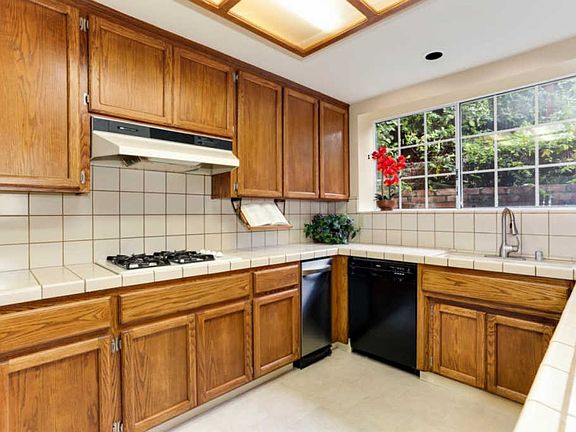 5th image of 128 Viki Ct