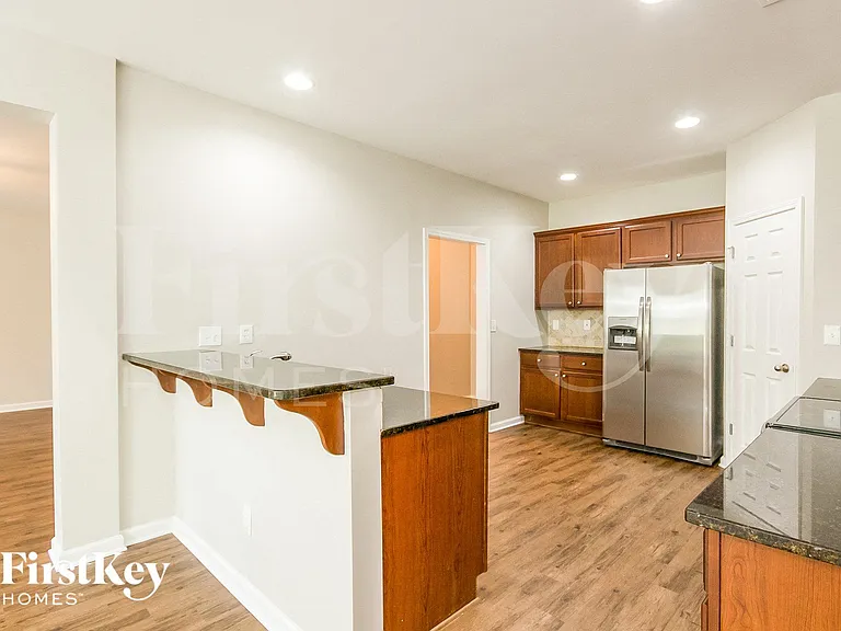 5779 Chatham Cir — Photo 7