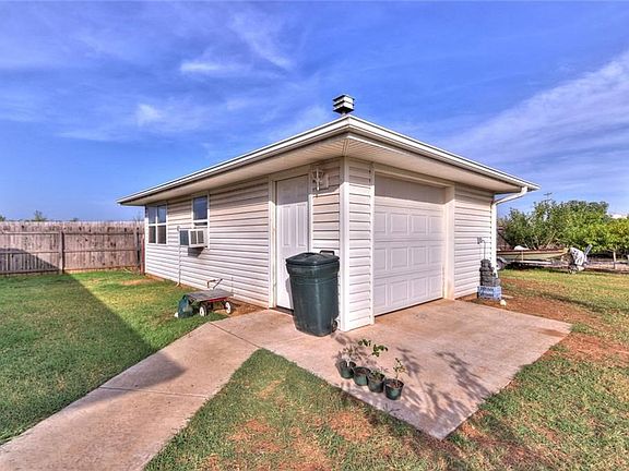 4th image of 2307 Crooked Oak Ct
