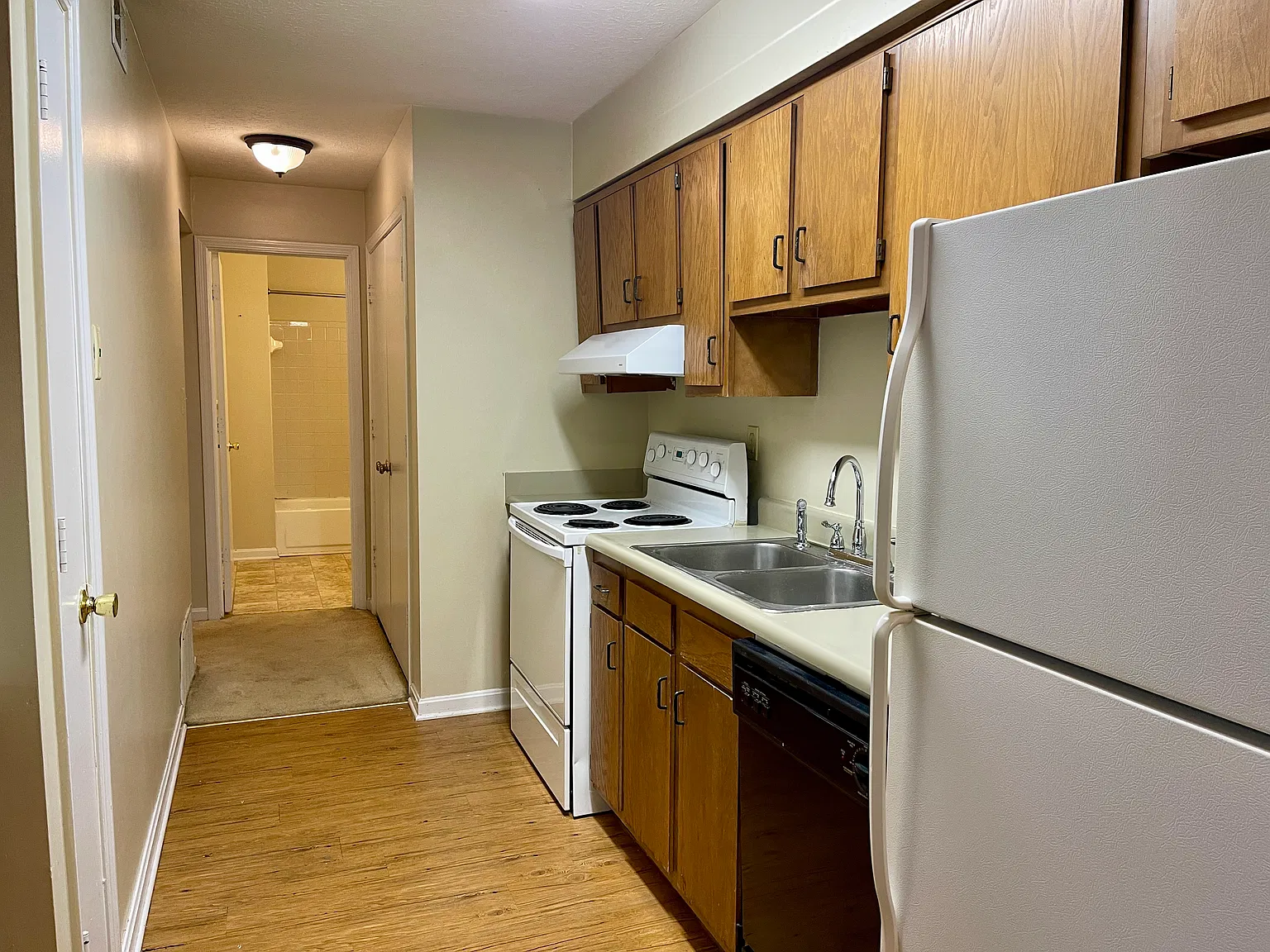 9804 Whipps Mill Condo — Photo 4