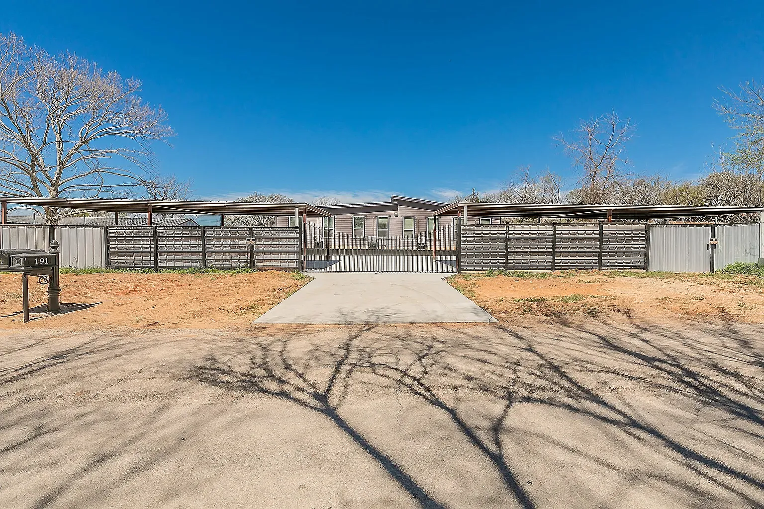 2 bed, 1050 sqft, $1,600 — Photo 1