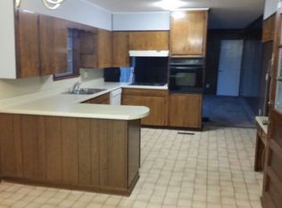 1353 Oakview Dr NE, Dalton, GA 30721