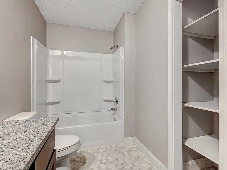 9161 Dunlap Ave — Photo 10