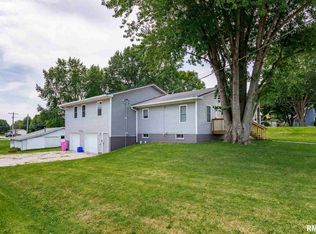 404 SW 6th St, Aledo, IL 61231