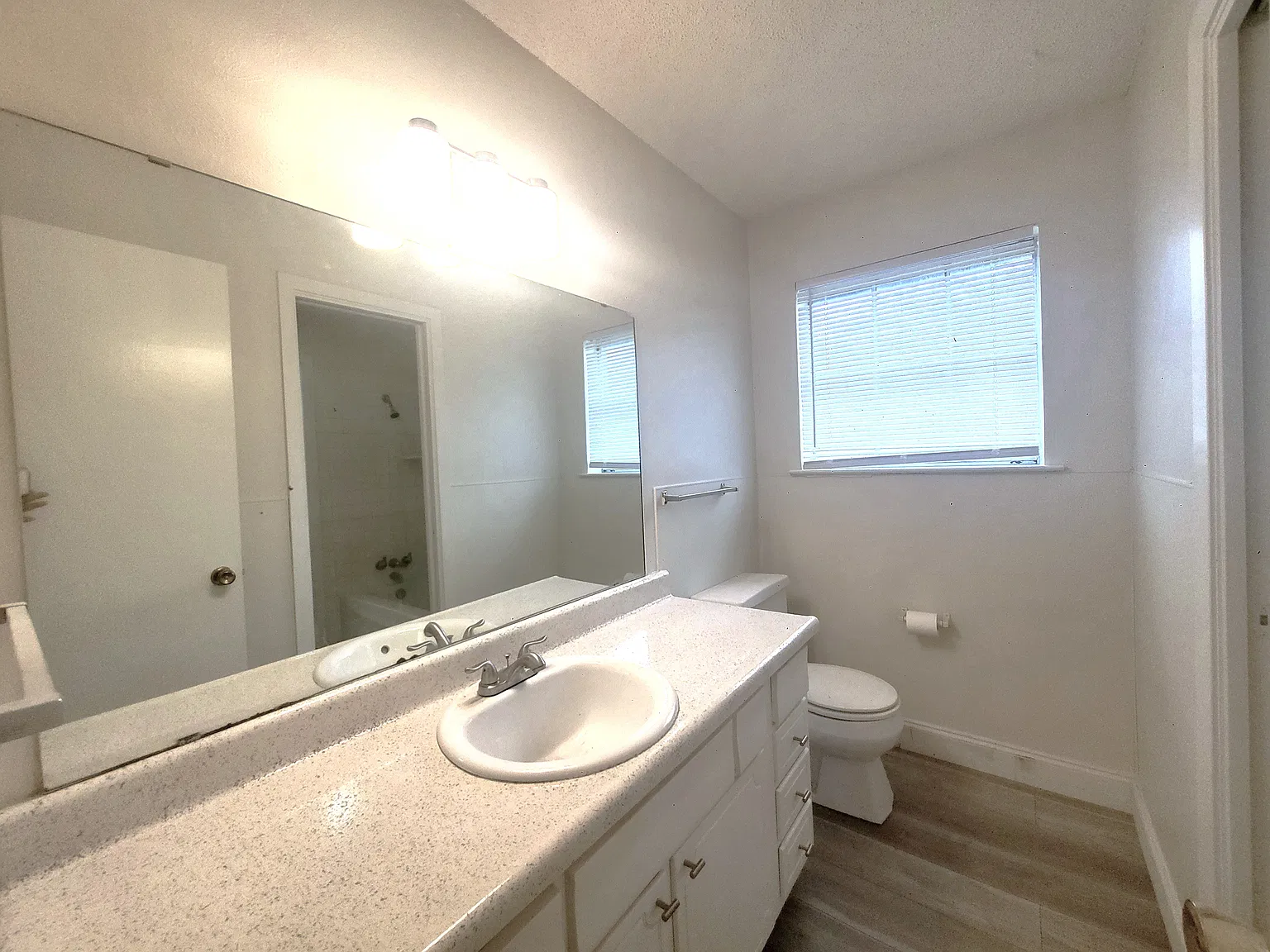 2 bed, 1.5 bath, 1192 sqft, $1,395 — Photo 2