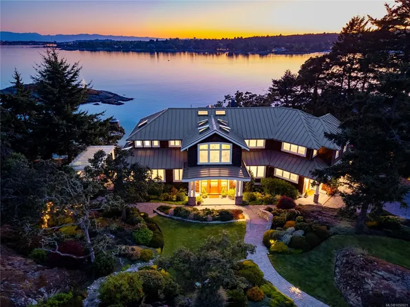 2861 Sea View Rd, Saanich, BC V8N 1K9