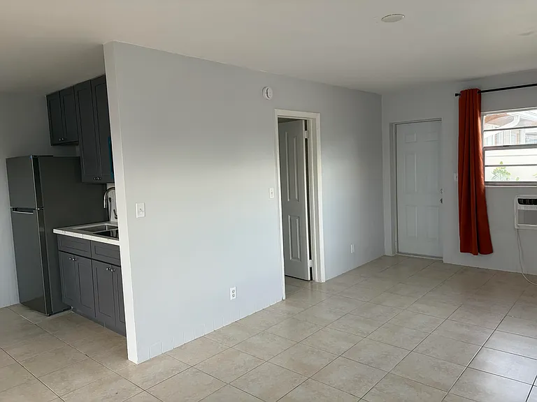 1017 SE 3rd St #4 — Photo 7