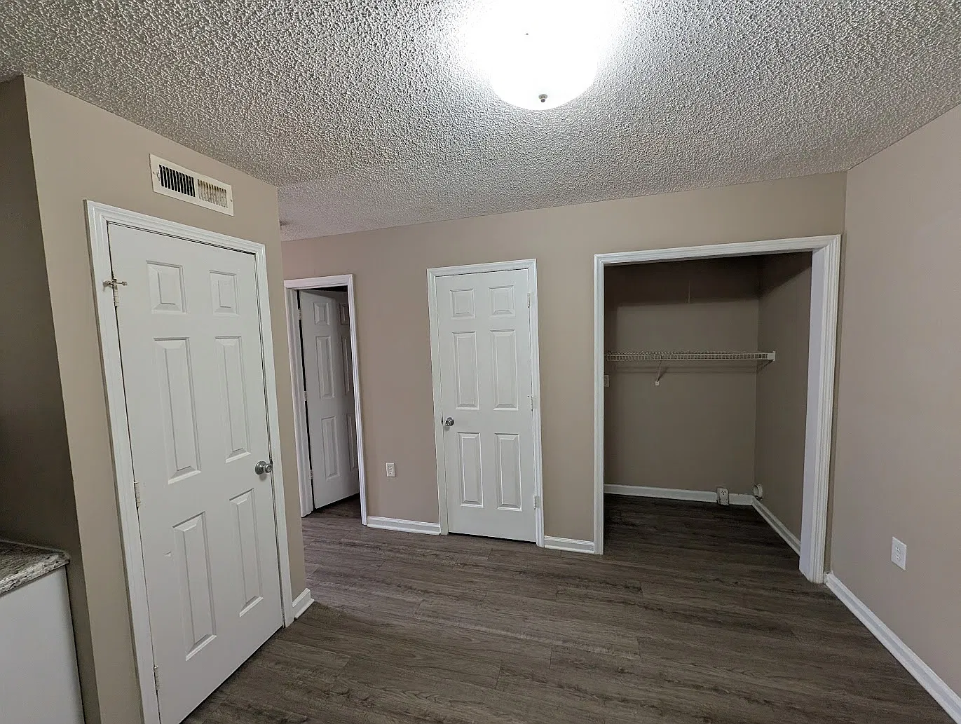 2 bed, 1.5 bath, 870 sqft, $1,150 — Photo 2