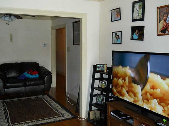2nd image of 4304 Van Ave