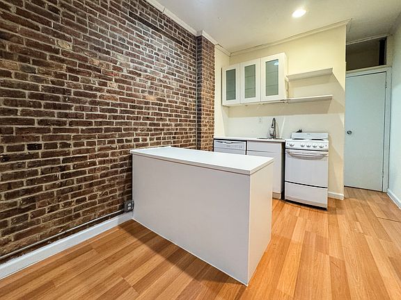 3rd image of 71 Pineapple St APT A3