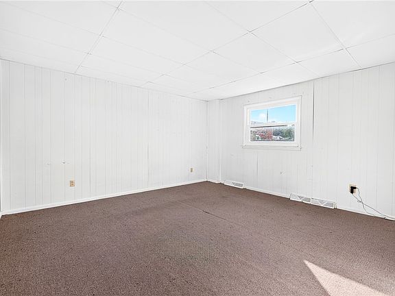 5th image of 698 High St