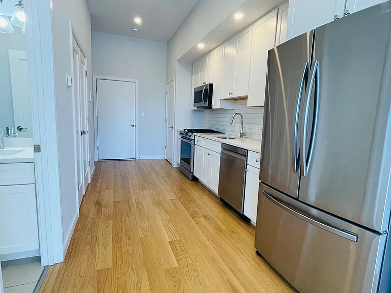 385 Pleasant St #6 — Photo 2