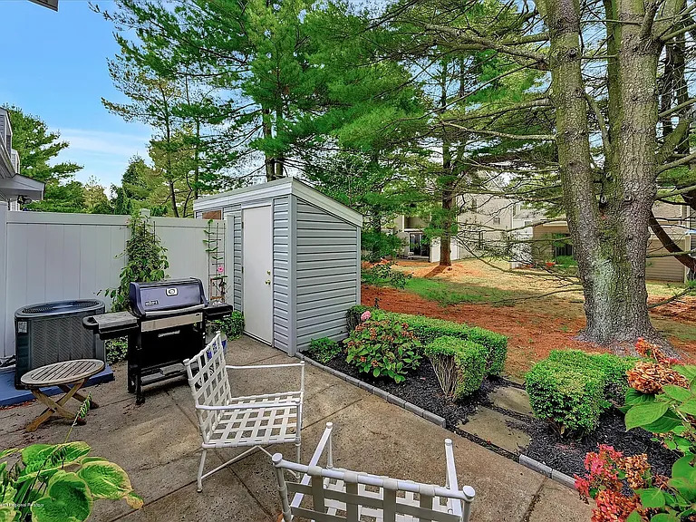 13 Helene Ct — Photo 22