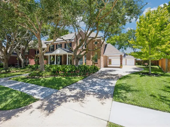 7535 Guinevere Dr, Sugar Land, TX 77479