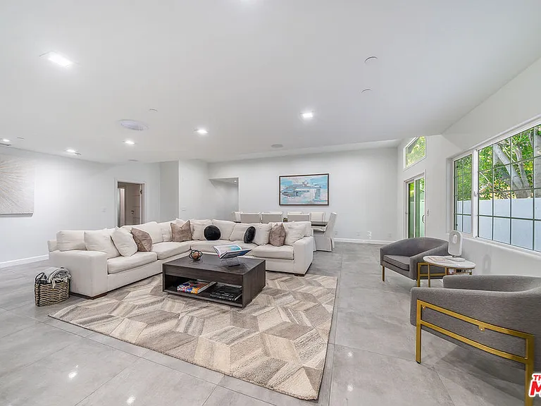 5010 Fulton Ave — Photo 20