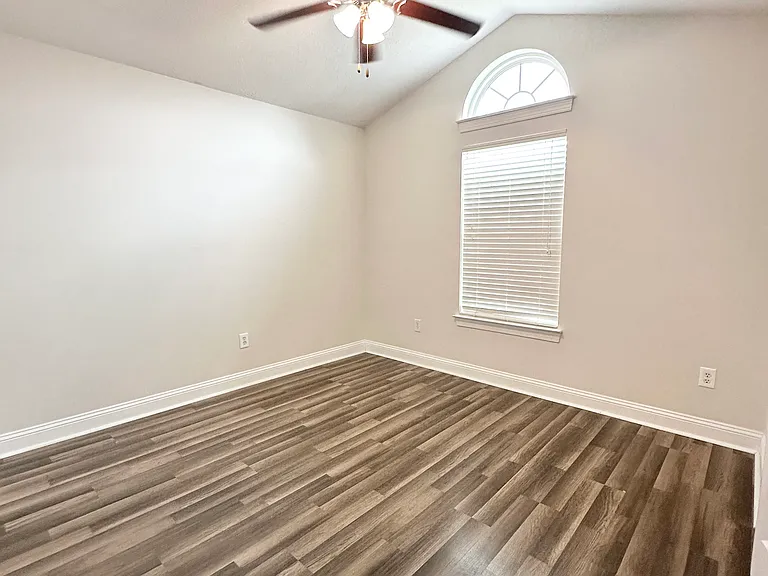 405 Vintage Cir — Photo 10