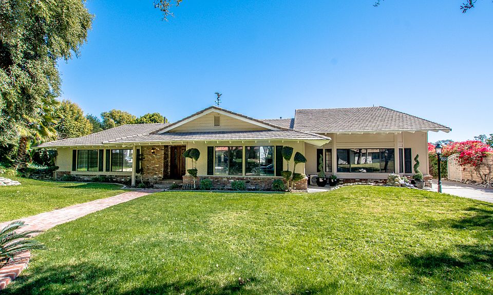 1st image of 1934 N Vallejo Way