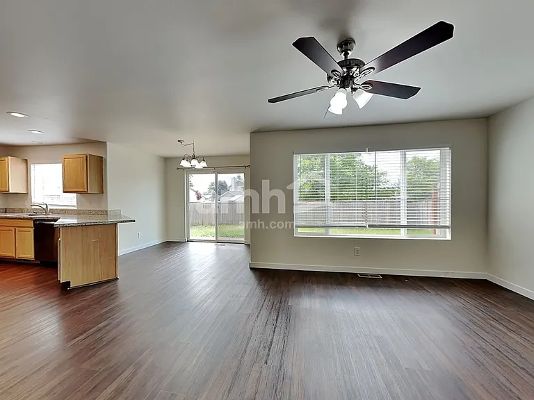 16627 Greenleaf Ave SE — Photo 6