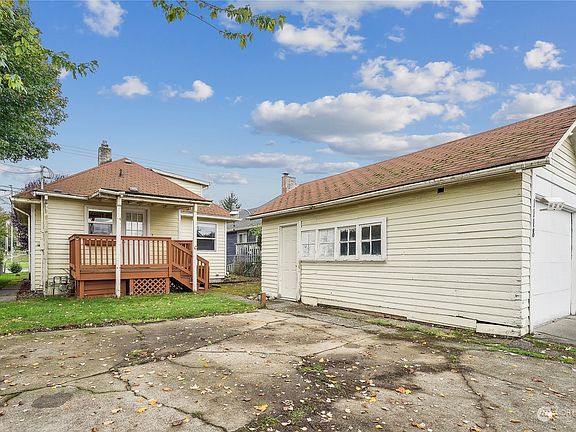 3rd image of 1118 Warren Avenue