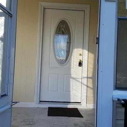 5th image of 32 Cedar St