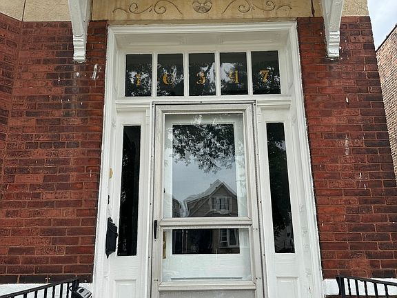 5th image of 10347 S Avenue L