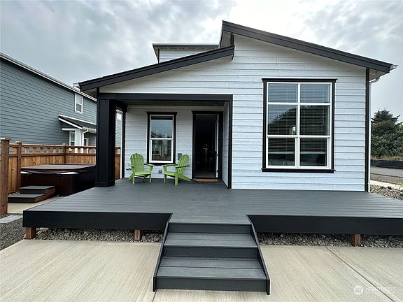 3rd image of 449 Lupine Lane SE