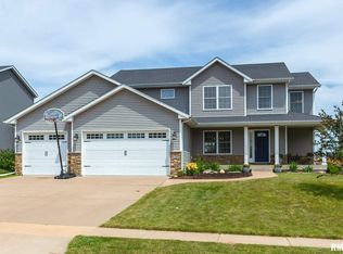 5781 California Dr, Bettendorf, IA 52722