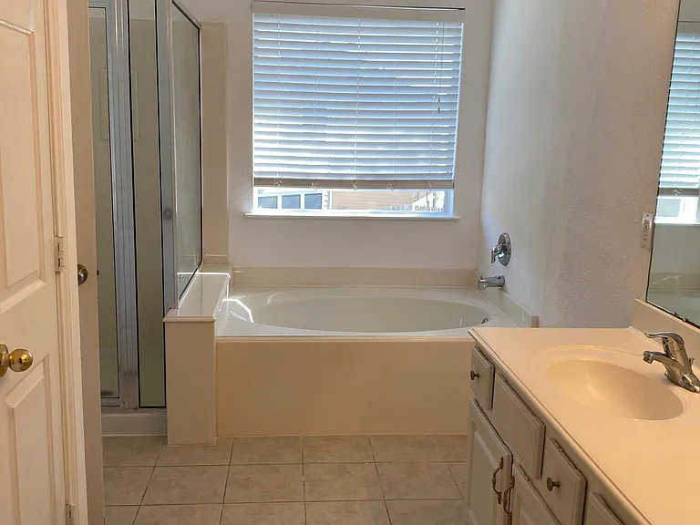 16659 Newglen Ln — Photo 17