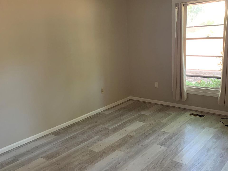 2nd image of 1113 Dickinson St
