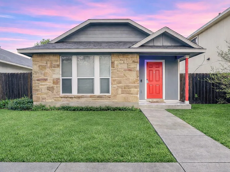 4620 Best Way — Photo 1