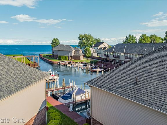 3rd image of 47630 Lorie Ln
