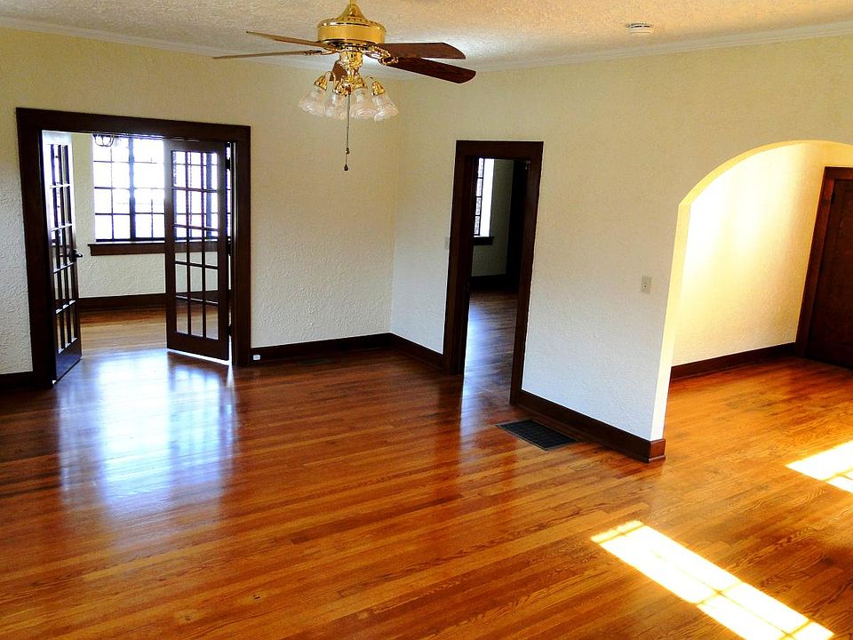 Living room to Parlor room