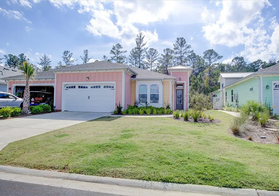 125 Parrot Ave