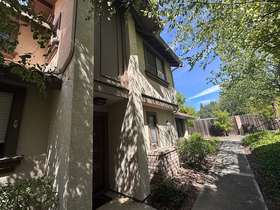 323 Pimlico Dr